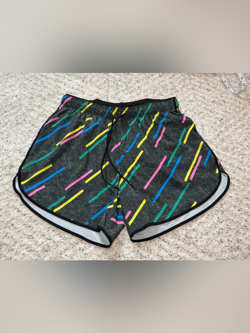 Chubbies 5.5" Inseam Running Shorts Mens Large Black Neon Geometric Print Lined